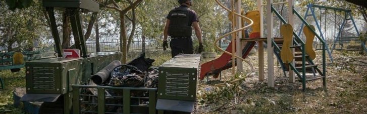 У селі Мила на Київщині четверту добу поспіль триває ліквідація наслідків російської атаки БпЛА (ФОТО)