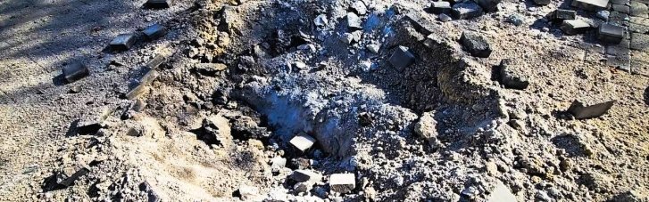 Оккупанты нанесли авиаудара по оживленной трассе в Харькове: есть погибшие и 5 раненых, побиты авто и дома