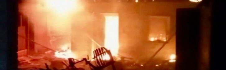 Оккупанты ночью били по двум районам Днепропетровщины, повреждены дома