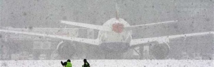 США накрыла снежная буря: отменили тысячи полетов