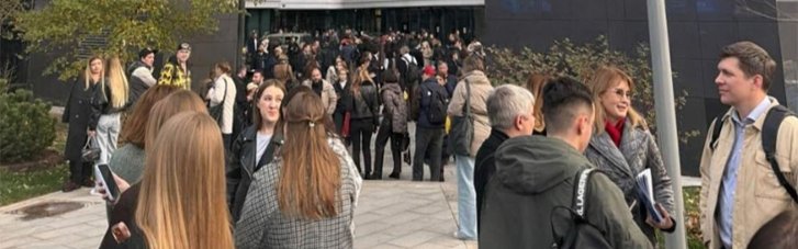 Россияне эвакуировали три министерства из-за атаки дронов на "Москва-Сити"