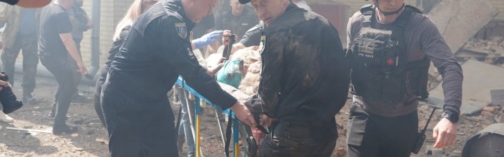 Удар по детскому саду в Сумах: По меньшей мере двое пострадавших, продолжаются спасательные работы (ФОТО)
