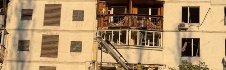 Велика вирва та пошкоджені будинки: у Києві через нічну атаку постраждали 16 людей