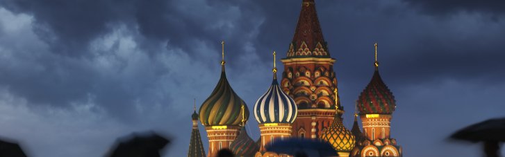 Зеленский не дал добро? Кремль отменил парад ко "дню России" на Красной площади