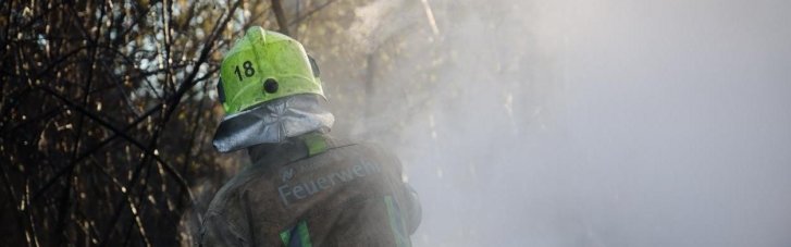 В Днепре в результате обстрела повреждено транспортное предприятие, вспыхнул пожар