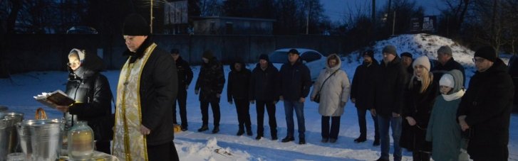 З кранів хмельничан потекла освячена вода: Міський водозабір традиційно освятили у день Водохреща
