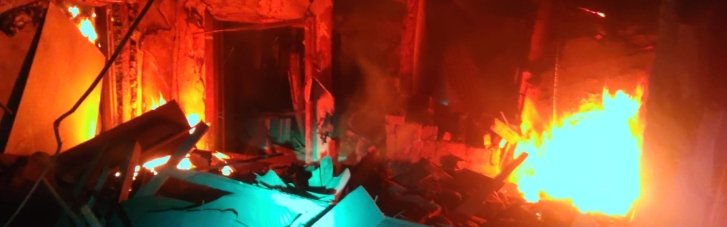 В результате удара по поселку в Донецкой области погибли два человека
