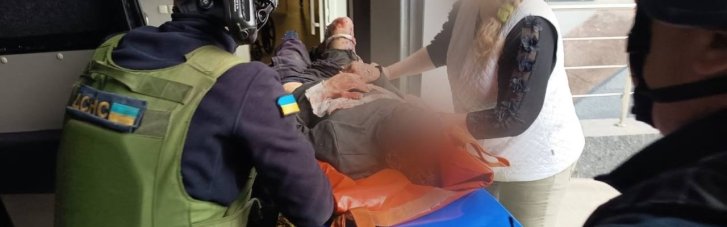 Россияне атаковали гражданский автомобиль в Никополе (ФОТО)