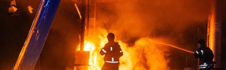 На Хмельниччині упродовж доби ворог атакував АЗС, логістичний хаб, будинки та підприємство