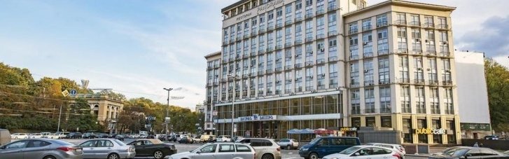 В Киеве на Крещатике горит гостиница "Днепр"