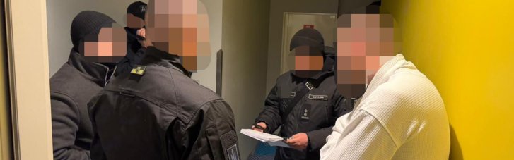 Пинал ногами и снимал на видео: служащего ТЦК на Киевщине задержали за избиение и унижение военнообязанных