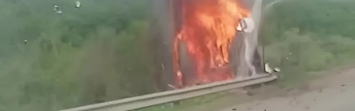 Вранці дрон атакував вантажівку в передмісті Харкова: спалахнула пожежа, є загиблий
