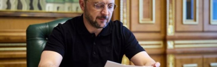 Зеленський ввів санкції проти 44 осіб, причетних до "виборів" РФ на окупованих територіях
