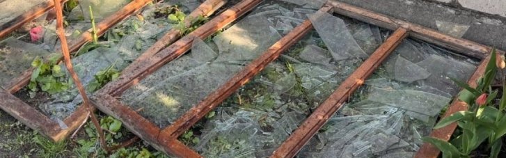 Российские оккупанты ударили по Житомиру: повреждены здания и автомобили