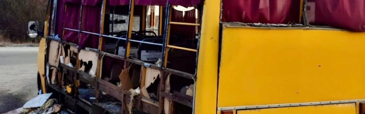 Враг атаковал маршрутку в Сумской области. Пострадал водитель