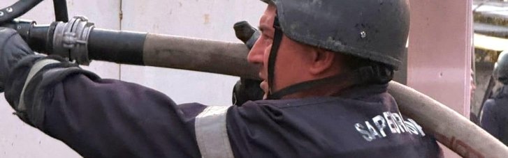Российская армия ударила по кладу на Киевщине, бушует пожар