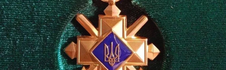 Военнослужащие, награжденные "Крестом боевых заслуг", будут получать ежемесячную выплату
