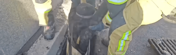 В столице двое подростков заблудились в лабиринте канализации (ВИДЕО)