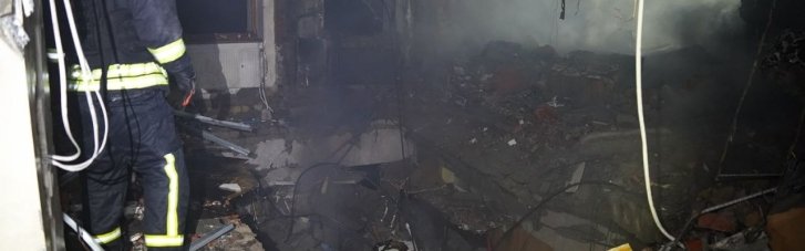 В одній з багатоповерхівок в Одесі пролунали вибухи. Поранені рятувальники та медик
