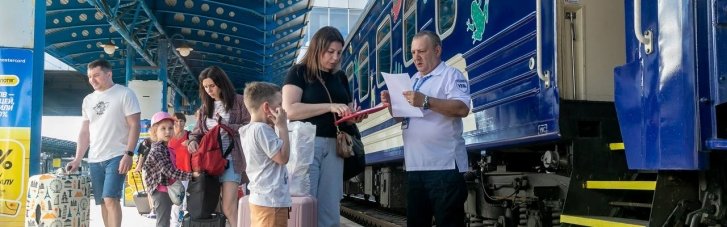 "Укрзализныця" на лето увеличивает количество детских вагонов в поездах (СПИСОК)