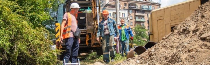 Депутаты Киевсовета и активисты предлагают проложить теплотрассу на Теремках, снеся гаражи ветеранов