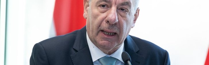 Президент Угорщини відмовився йти у відставку на вимогу Мадяра