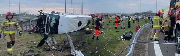 У МЗС підтвердили, що в Польщі перекинувся мікроавтобус з українцями