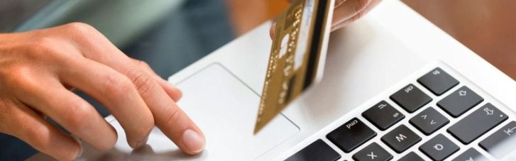 Центробанк Росії наказав залишити країну карткам Visa та Mastercard