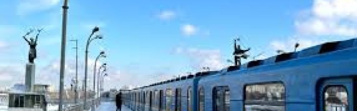 У Києві після нічного масованого обстрілу змінили рух поїзди метро, є масові перебої з теплом та водою