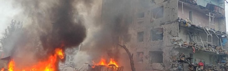 В Олександрівці на Донеччині після ударів РФ під завалами шукають людей, серед них і двох дітей