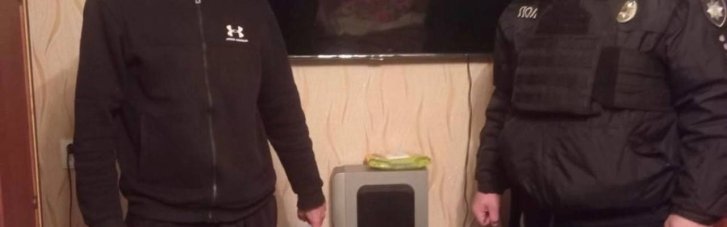 В Сумах мужчина из окна многоэтажки устроил стрельбу по детям: четверо ранены