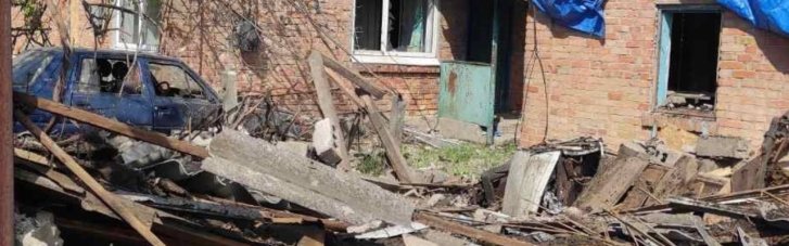 Россияне атаковали авто скорой помощи на Днепропетровщине, повредили дома и предприятие (ФОТО)