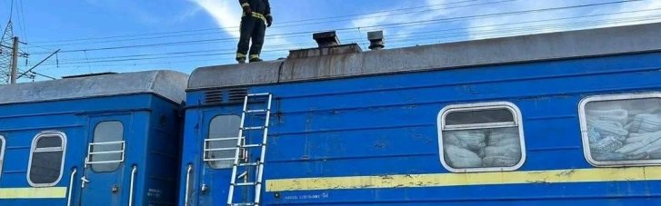 В Києві підліток-зачепер загинув на даху вагону, його друзі в реанімації