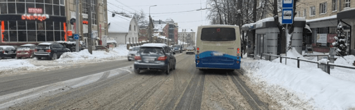 В Тернополе водитель маршрутного автобуса прищемил ребенку руку дверью. У мальчика закрытый перелом