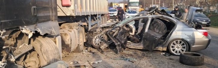 Внаслідок ДТП на Буковині загинув 24-річний чоловік. Аварію спровокувала 18-річна водійка