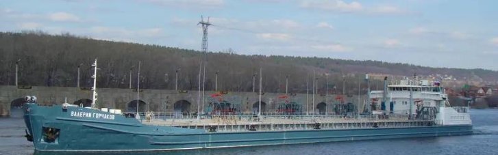 В России тонет пораженный украинскими дронами танкер теневого флота РФ