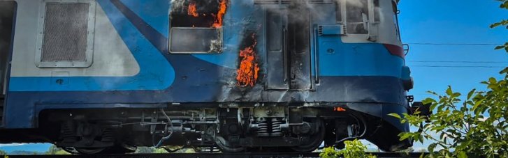 На Закарпатье прямо во время движения загорелся дизель-поезд (ФОТО)