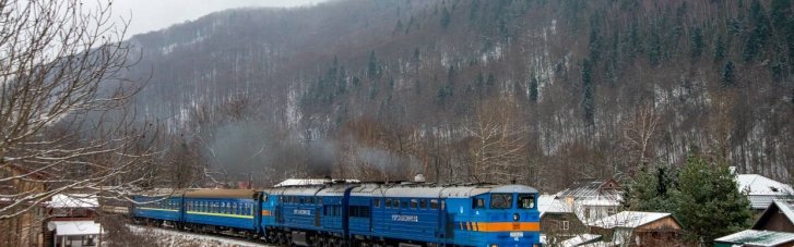 Через удар РФ по залізниці поранено машиністів, затримуються більш як 60 поїздів
