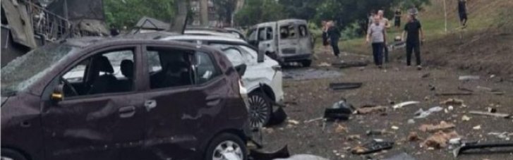 Россия атаковала Запорожье: после удара под завалами многоэтажки находятся люди