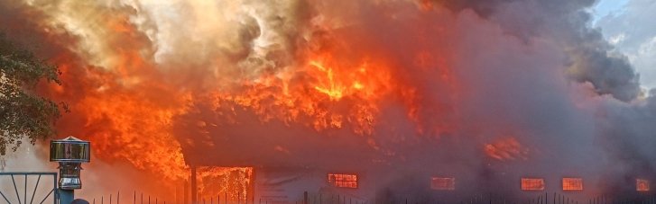 Враг ударил по Глухову Сумской области. Вспыхнул масштабный пожар