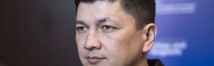 Новый глава Минвета Ким решил похвастаться пистолетом на совещании (ФОТО)