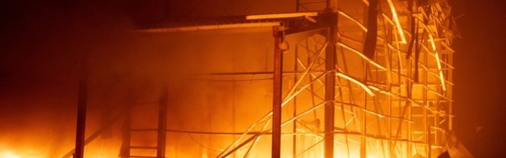 Приліт в Одесі: за попередніми даними горить Нова пошта