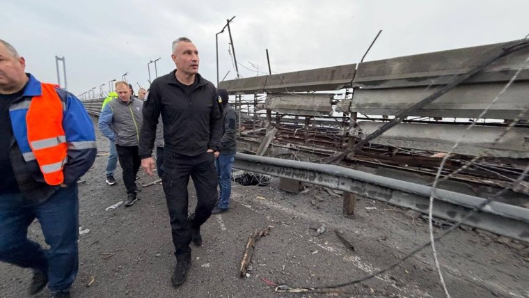 Виталий Кличко на Южном мосту после российского удара