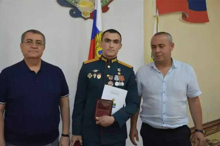 Брат Загіда Габібулаєва Краснова крайній праворуч