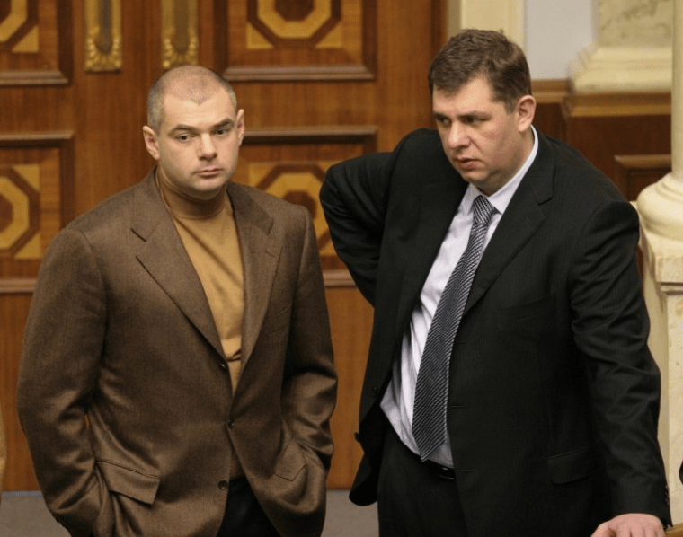 Народні депутати від партії "Наша Україна - Народна самооборона" Ігор Палиця і Олександр Третьяков в залі Верховної Ради / УНІАН