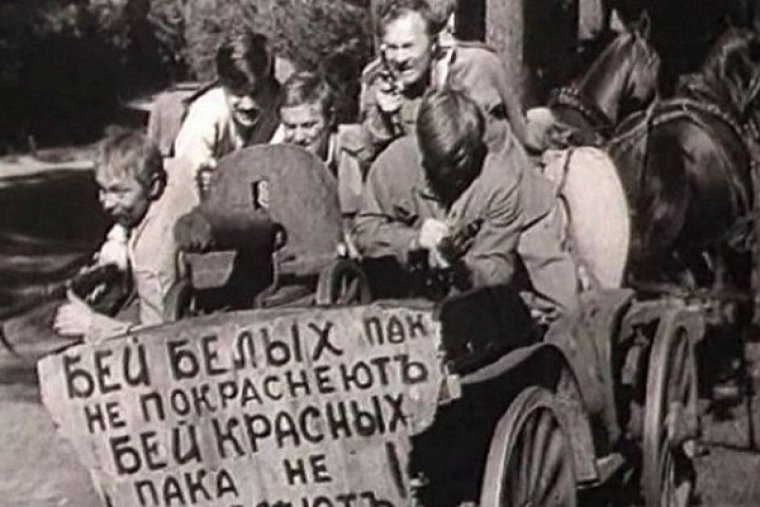 Одне із знаменитих гасел повстанства: "Бий білих, поки не почервоніють, — бий червоних, поки не порозумнішають"