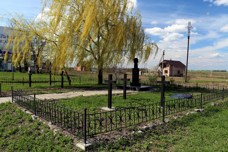 Меморіал на братській могилі угорських гусар на околиці Городка