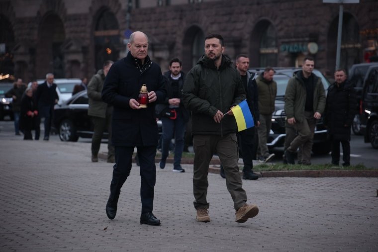 Канцлер Німеччини Олаф Шольц та президент України Володимир Зеленський у Києві, 2 грудня 2024 року/Getty Images