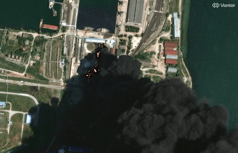 Пожар на нефтебазе в Керчи, 20 июня 2026 года. Фото: "Схемы"