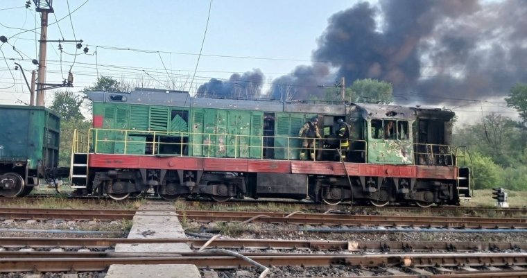 Пошкоджений обстрілом поїзд